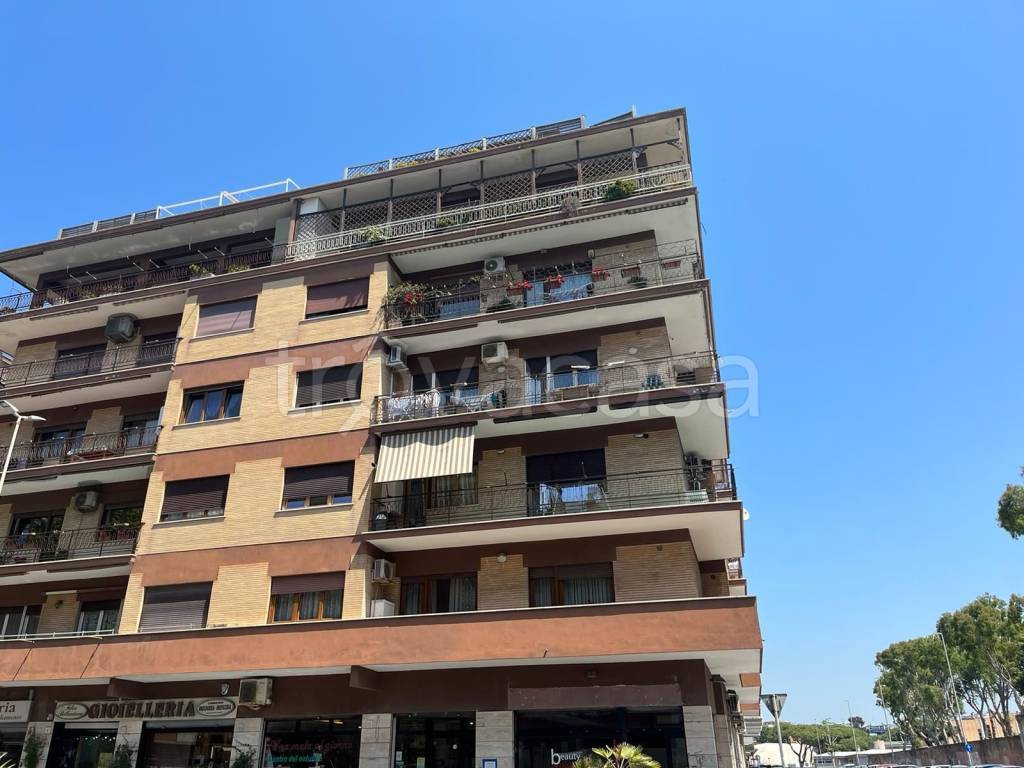 Appartamento in vendita a Roma corso Duca di Genova