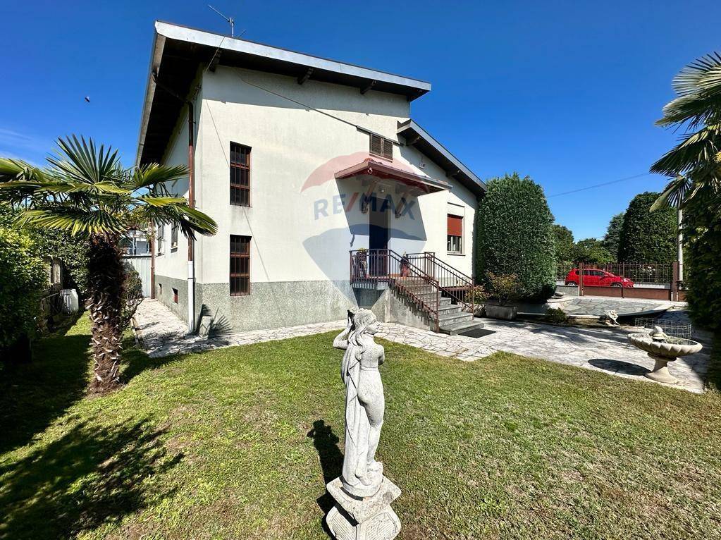 Villa in vendita a Busto Arsizio via Archimede, 8