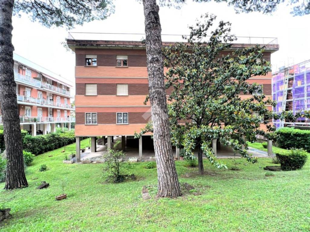 Appartamento in vendita a Roma via Quirino Roscioni, 13