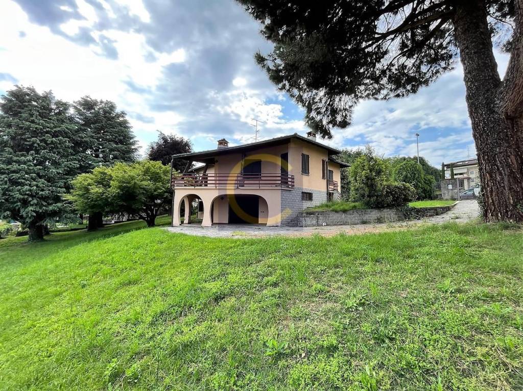Villa in vendita a Lurate Caccivio via Barozzo