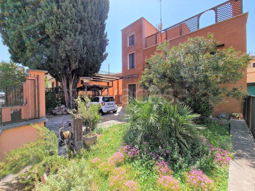 Villa in vendita a Roma via degli Oleandri