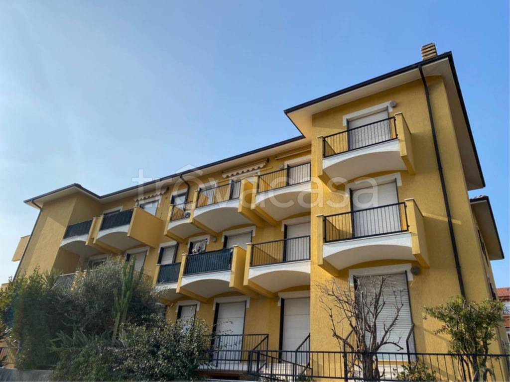 Appartamento in vendita a San Bartolomeo al Mare via Pairola, 5