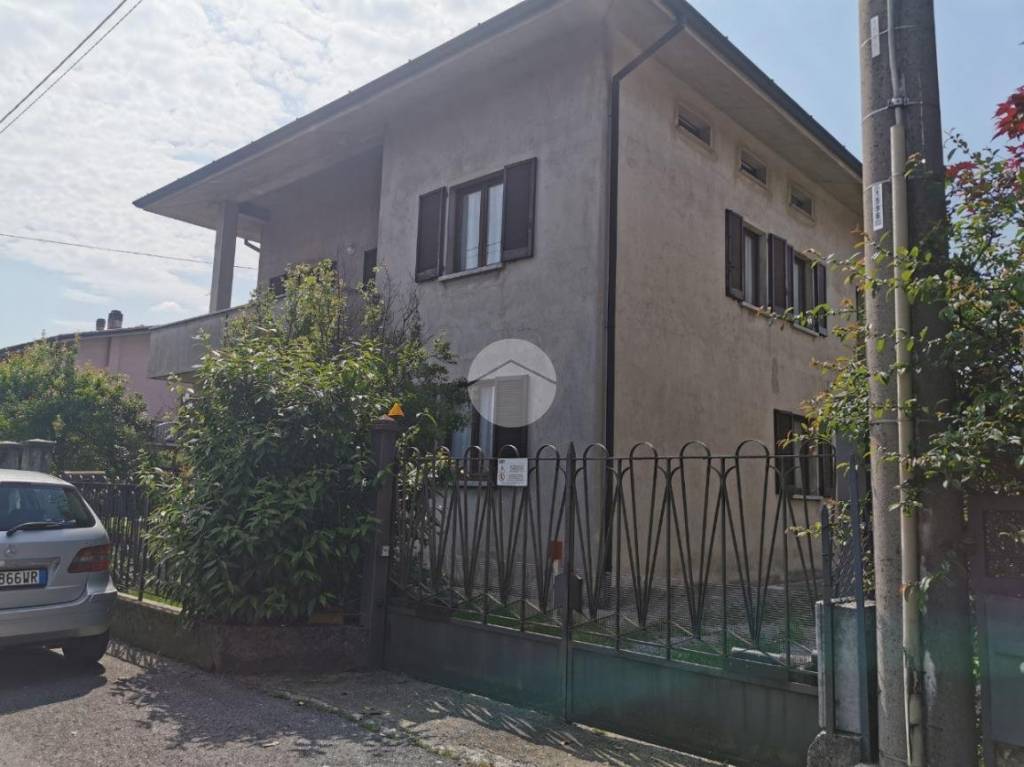 Villa Bifamiliare in vendita a Palazzolo sull'Oglio via ortigara, 3