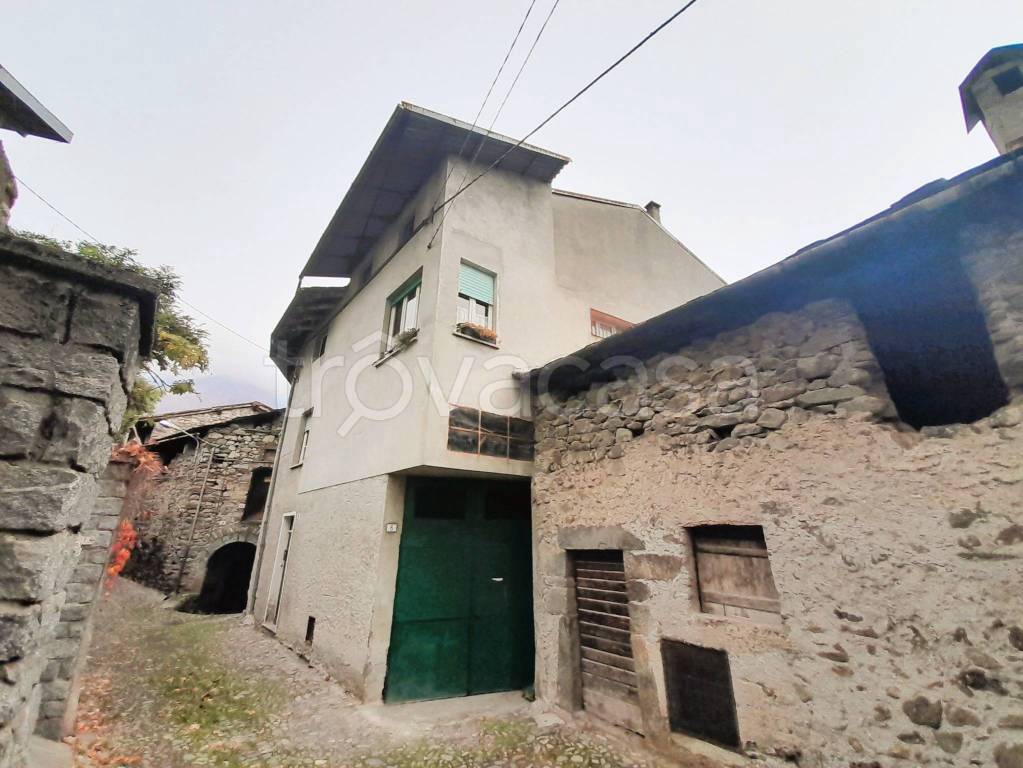 Casa Indipendente in vendita a Ponte in Valtellina via Pigazzino