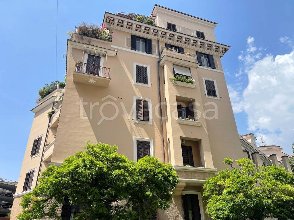 Appartamento in vendita a Roma via Faleria, 46