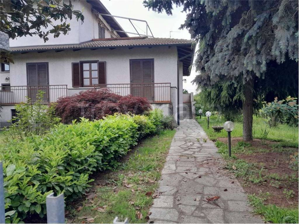 Villa Bifamiliare in vendita a Cambiano via San Rocco