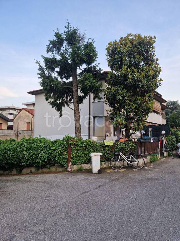 Villa a Schiera in vendita a Concorezzo via Don Giovanni Bosco, 17