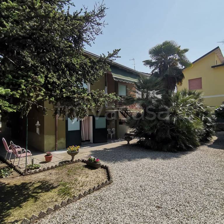 Villa in vendita a Ferrara via Mario Checchi, 26