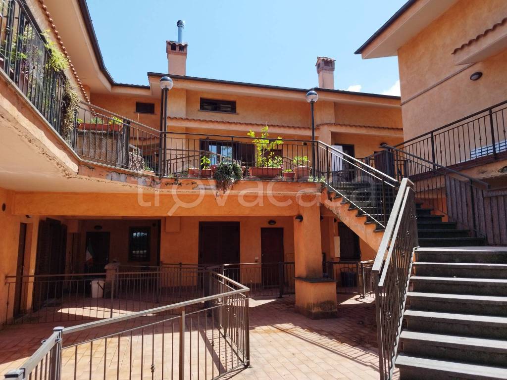 Appartamento in vendita a Rignano Flaminio via Flaminia, 16