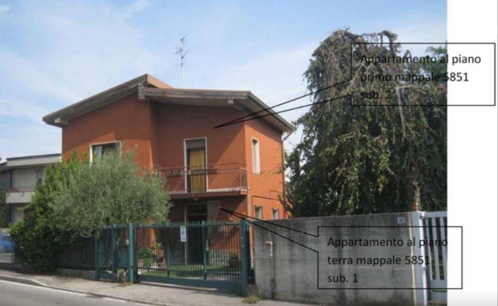 Villa Bifamiliare all'asta a Mariano Comense via Sant'Antonio da Padova, 46