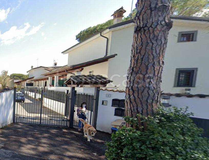 Villa a Schiera all'asta a Roma via di Valle Aurina, 1C