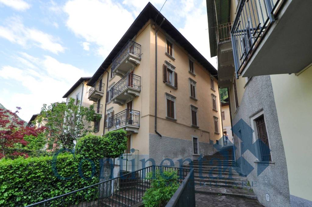 Appartamento in vendita a Piazza Brembana via Bortolo Belotti, 87