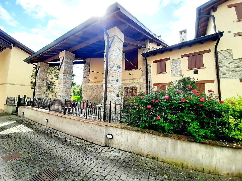Villa Bifamiliare in vendita a Felino via Soragnola