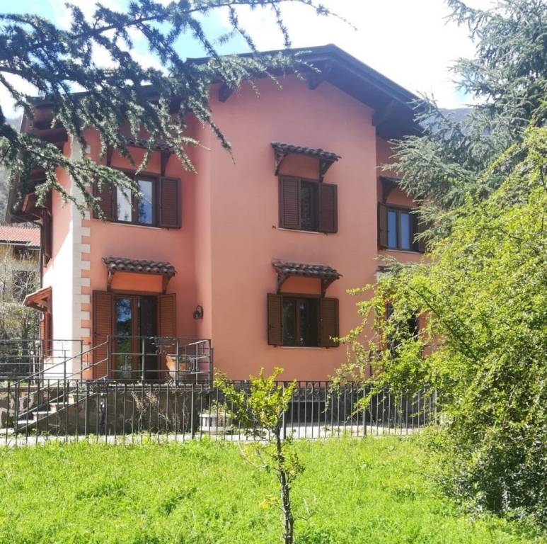 Villa in vendita a Ospedaletto d'Alpinolo via Pastena
