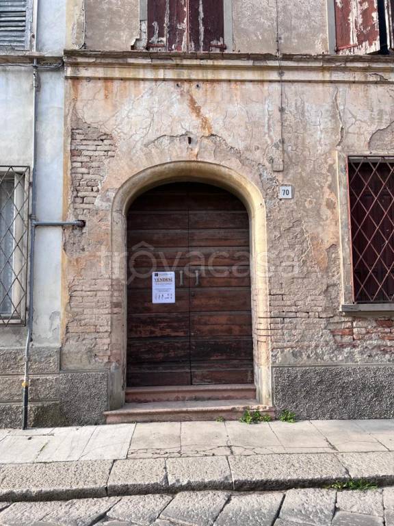 Casa Indipendente in vendita a Gualtieri via Vittorio Emanuele II
