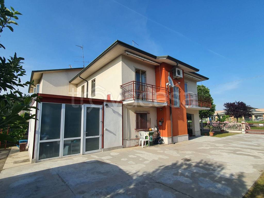 Villa a Schiera in vendita a Porto Mantovano
