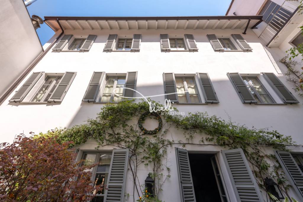Appartamento in vendita a Milano via Santa Maria Valle, 2