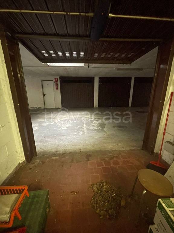 Garage in vendita a Peschiera Borromeo via Salvatore Quasimodo