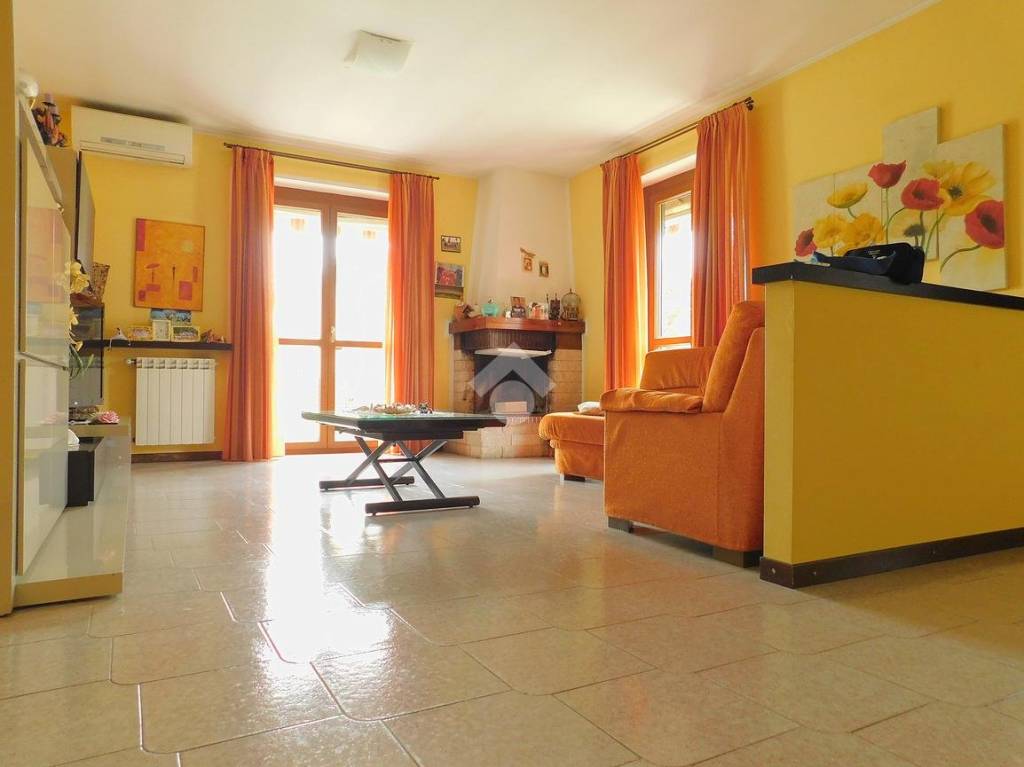 Villa in vendita a Somma Lombardo via g. Pascoli, 37