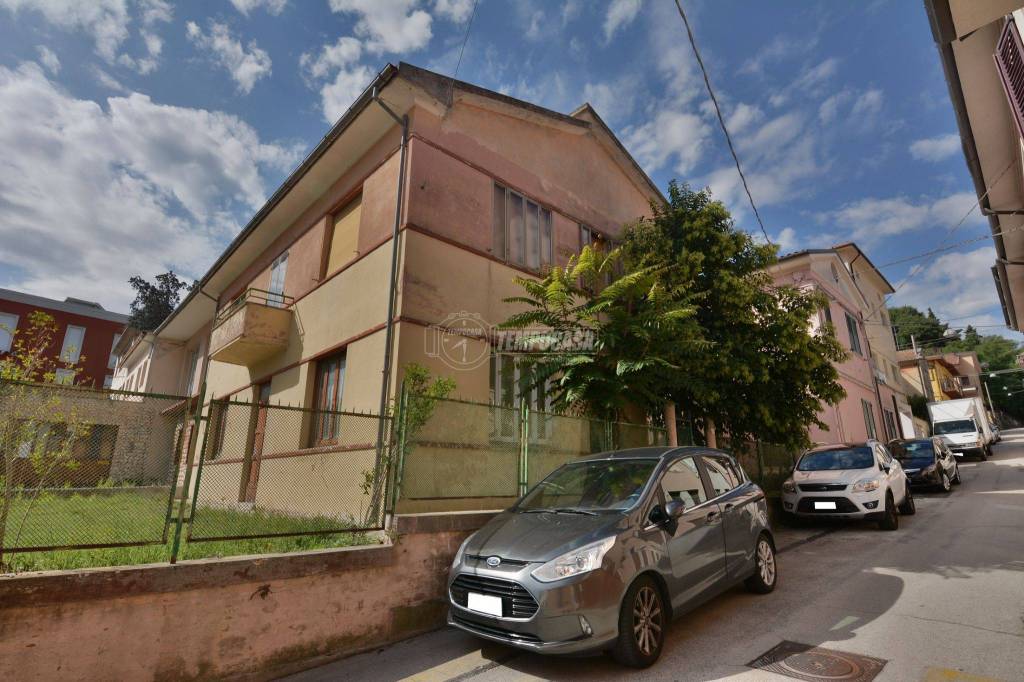 Casa Indipendente in vendita a Castelfidardo via Ugo Bassi, 1