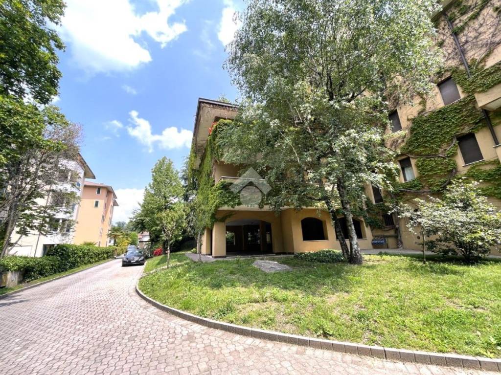 Appartamento in vendita a Merate via Francesco Petrarca, 7
