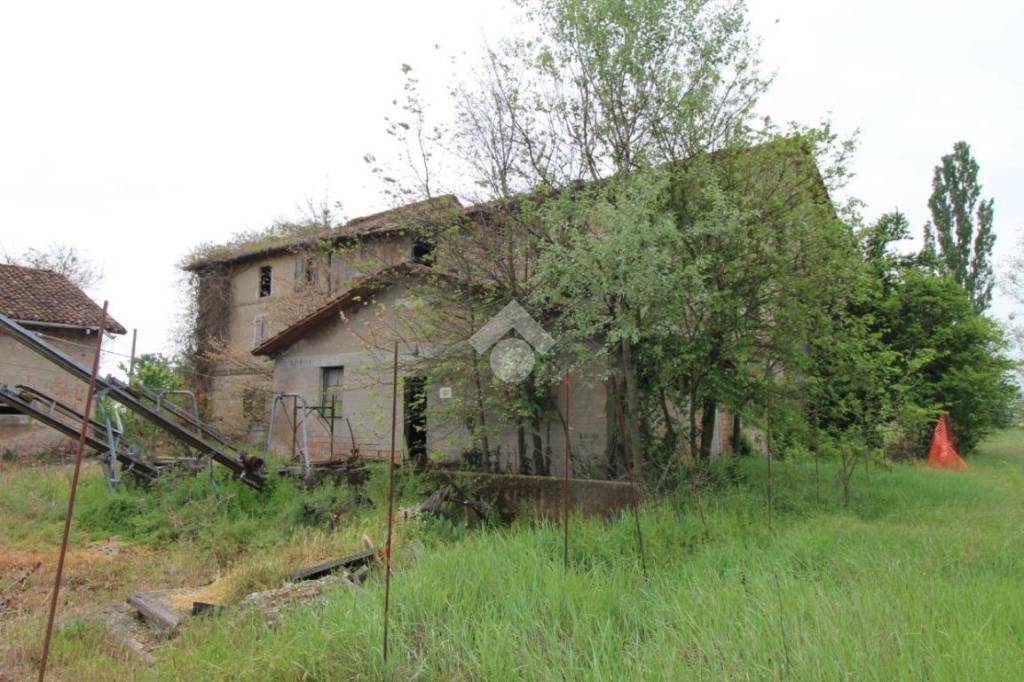 Casa Indipendente in vendita a Casalgrande via Motte, 5