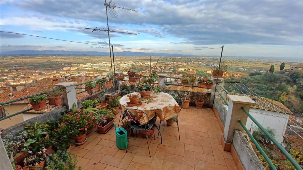 Appartamento in vendita a Sinalunga piazza Garibaldi, 43