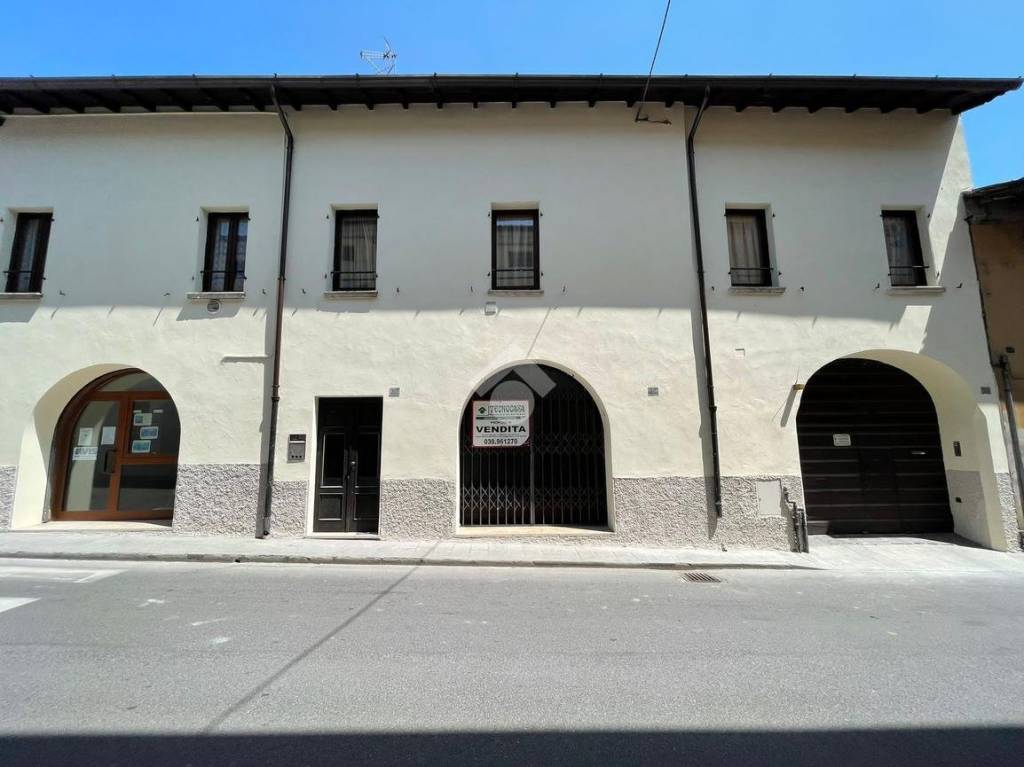 Negozio in vendita a Castiglione delle Stiviere via Ascoli, 50