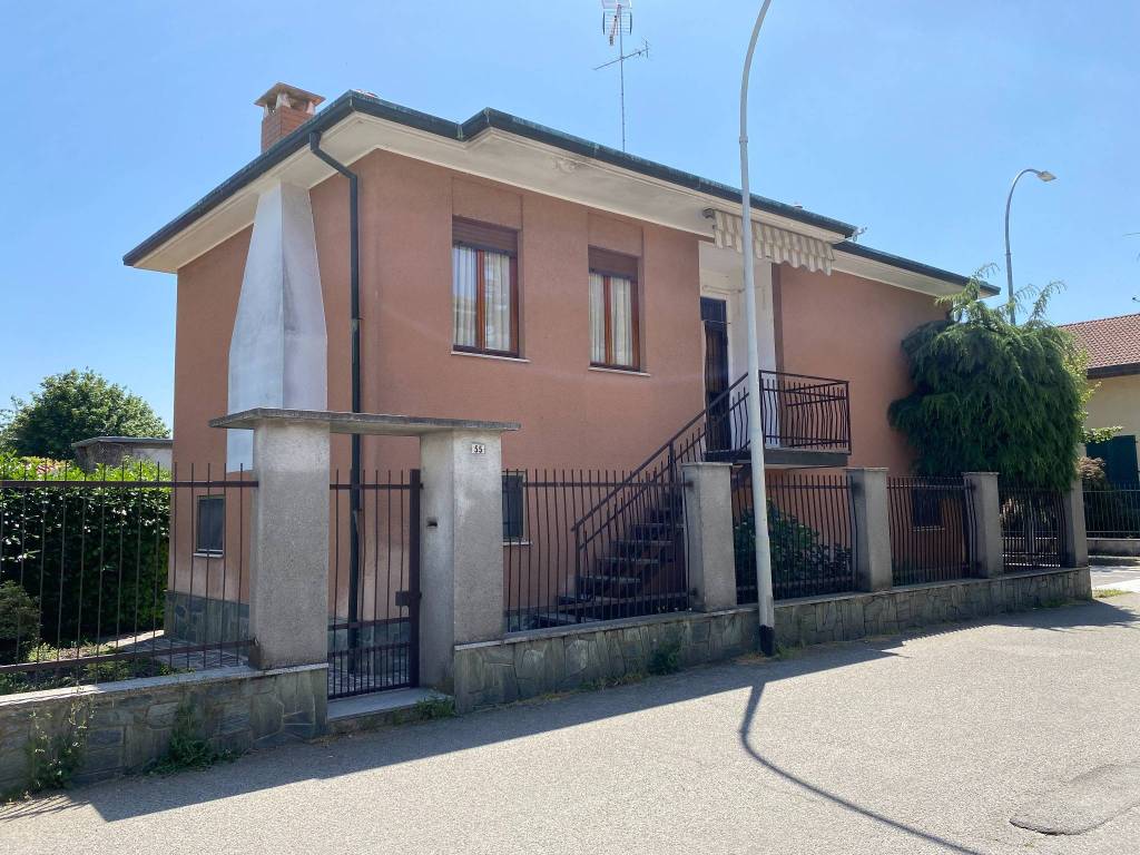 Villa in vendita ad Abbiategrasso via Alessandro Volta