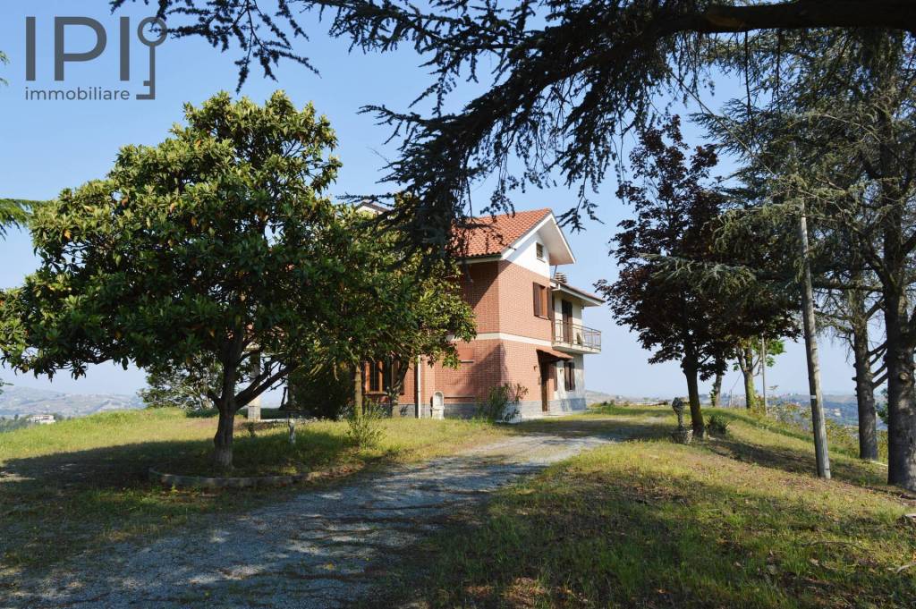 Villa in vendita a Canelli regione vallerano
