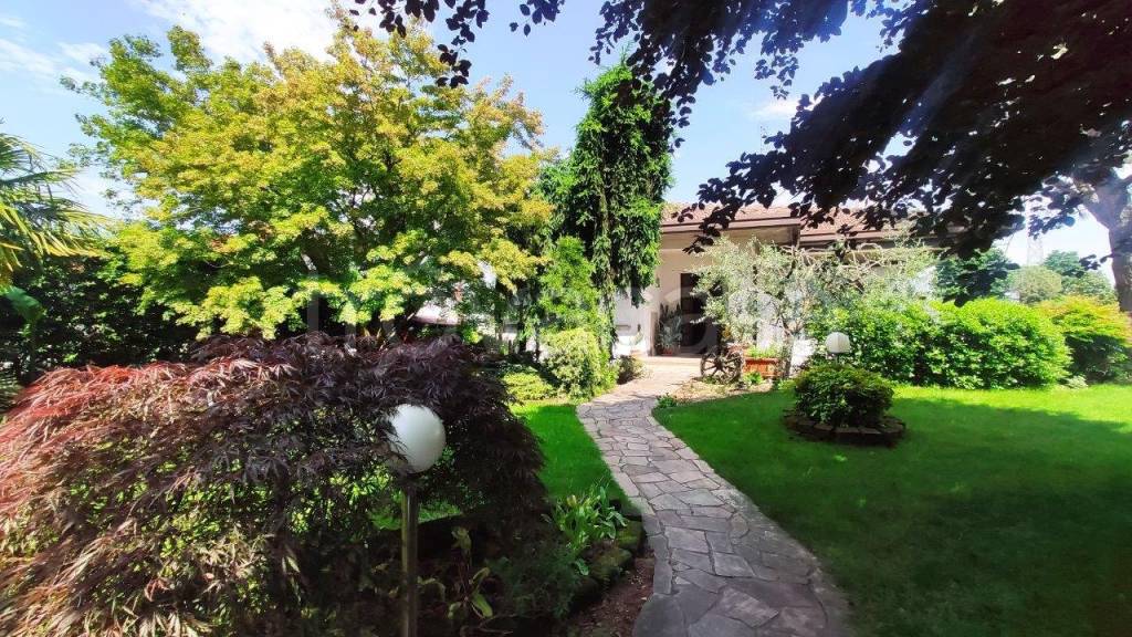 Villa in vendita a Cairate via Alessandro Volta