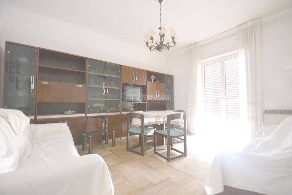 Appartamento in vendita a Gioia del Colle via Luigi Cadorna