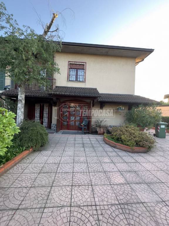 Villa Bifamiliare in vendita a Cerro al Lambro