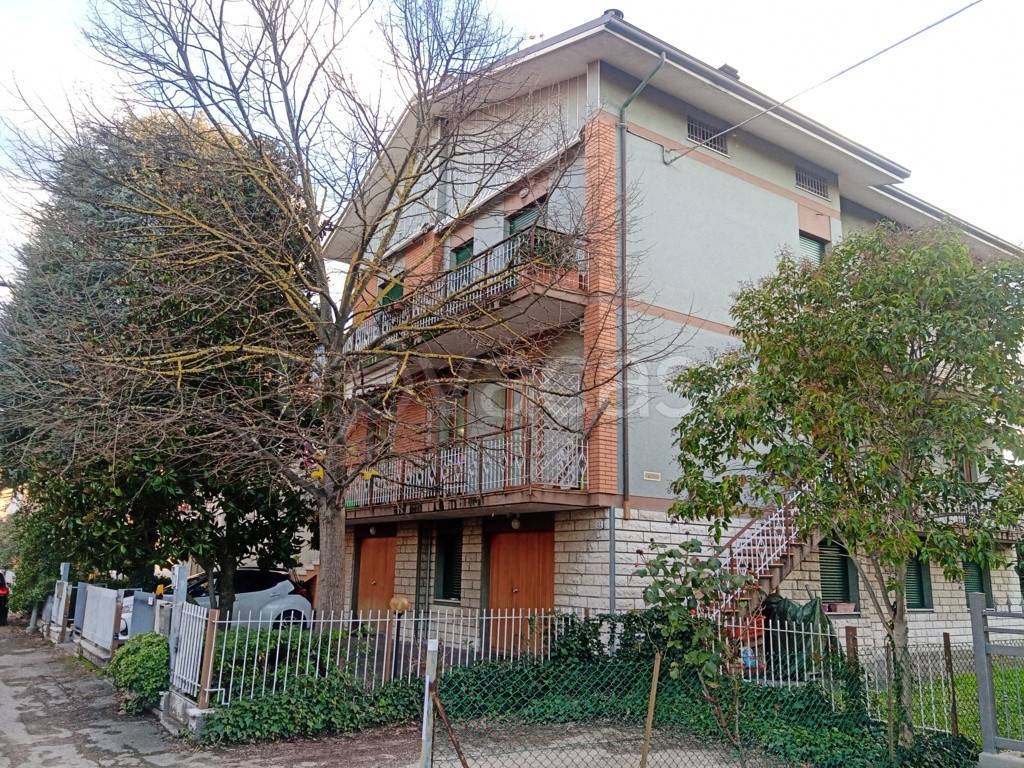 Villa Bifamiliare in vendita a Pesaro via Raul Achilli