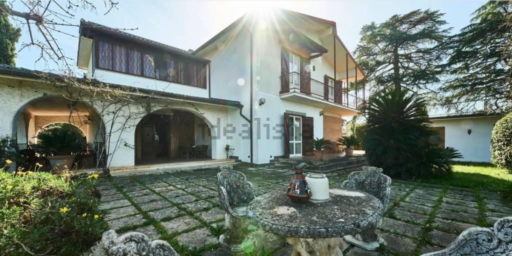 Villa in vendita a Velletri via Appia Sud