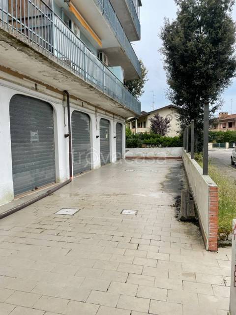 Negozio in vendita a Comacchio via dei Tassi, 25
