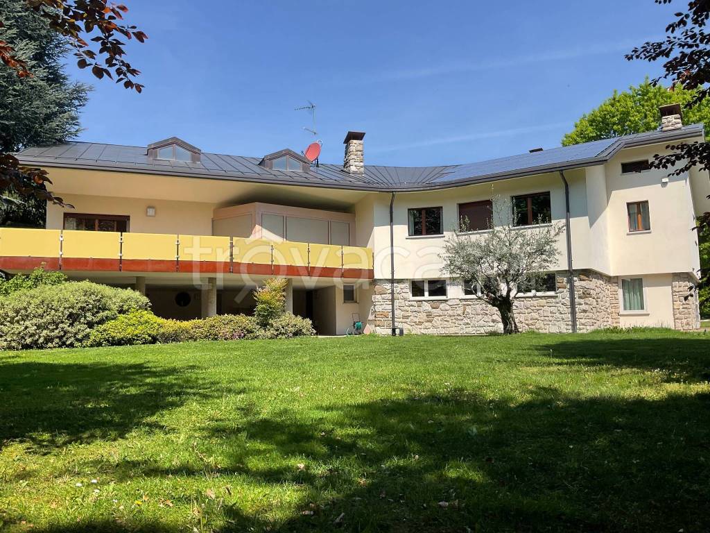 Villa in vendita a Tarcento viale Giacomo Matteotti, 72