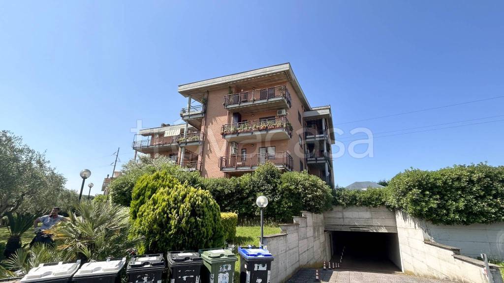 Appartamento in vendita a Roma via di Casal Morena, 90