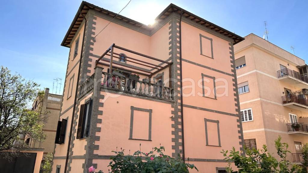 Appartamento in vendita a Roma via Martino V, 31