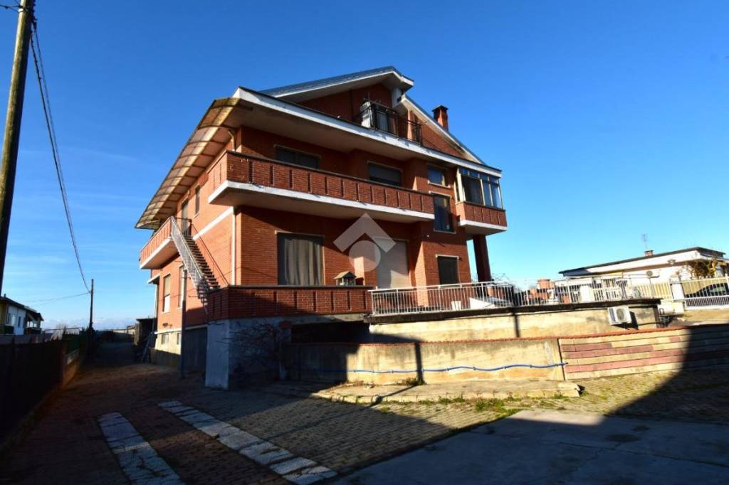 Villa Bifamiliare in vendita a La Loggia via Andora, 3