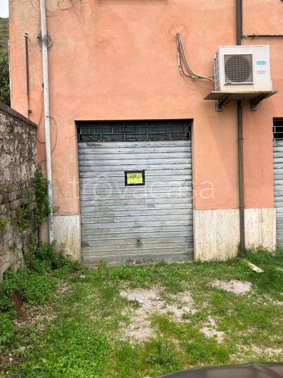 Garage in affitto a San Giovanni Incarico via Civita Farnese Centro, 31