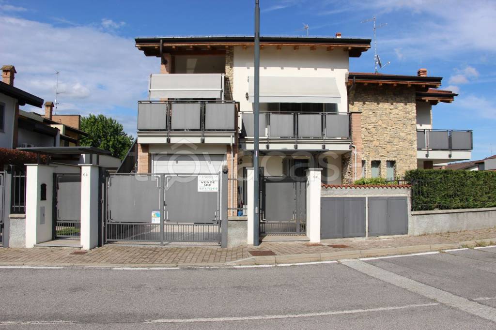 Appartamento in vendita a Castiraga Vidardo via Papa Luciani Giovanni Paolo I