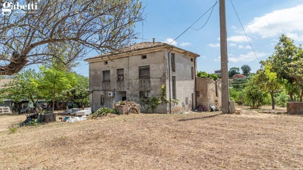 Casa Indipendente in vendita a Lanciano c.Da Follani, 78/b