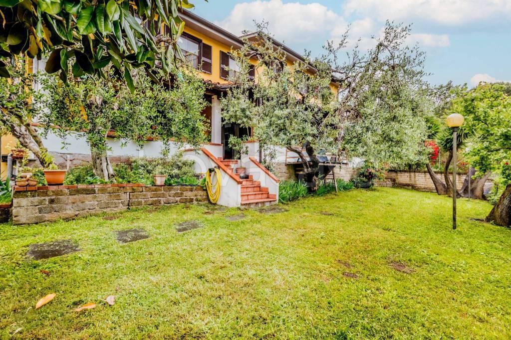 Villa Bifamiliare in vendita a Riano viale Parigi, 38