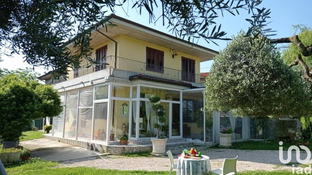Villa in vendita a Roseto degli Abruzzi via Contrada Santa Lucia, 46