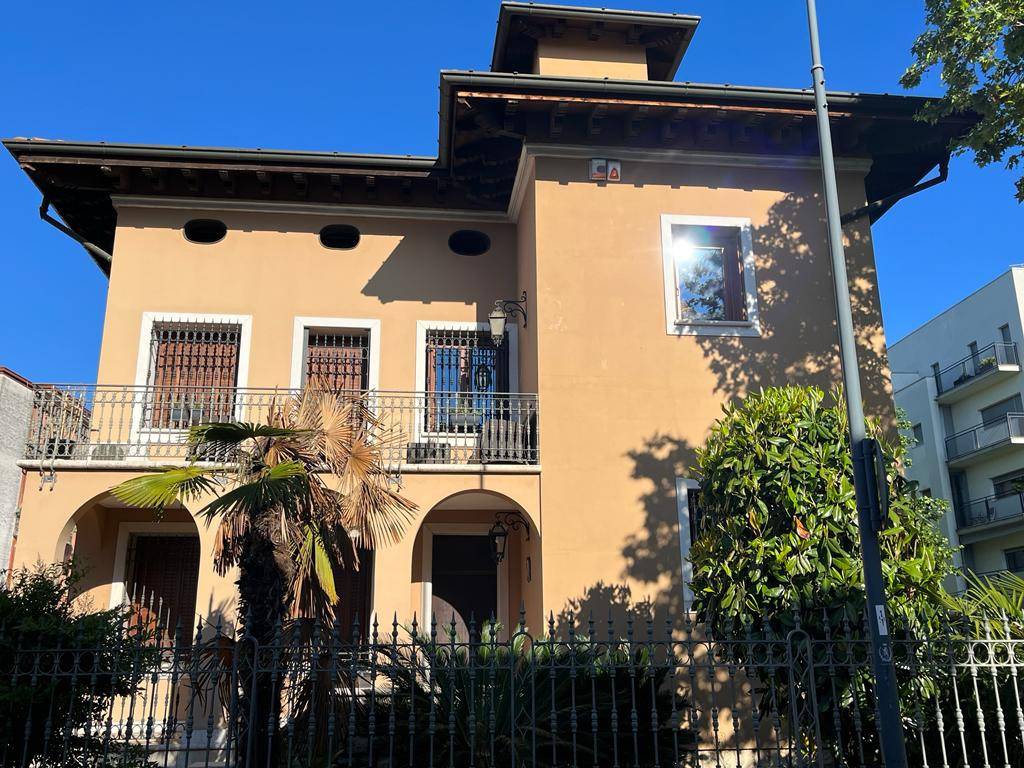 Appartamento in vendita a Brescia via Giovanni Pascoli