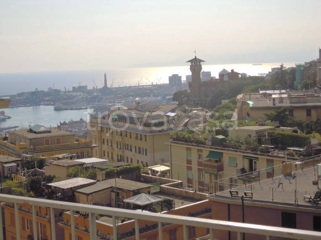 Appartamento in vendita a Genova via Piaggio