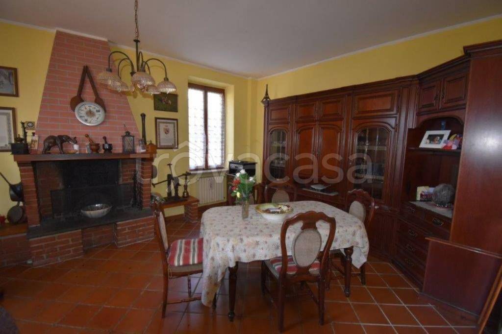 Villa in vendita a Cadrezzate con Osmate via Giuseppe Verdi, 1