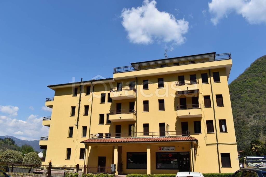 Appartamento in vendita a Laveno-Mombello via Fortino, 18