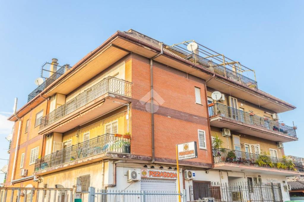 Appartamento in vendita a Roma via Castelbottaccio, 32